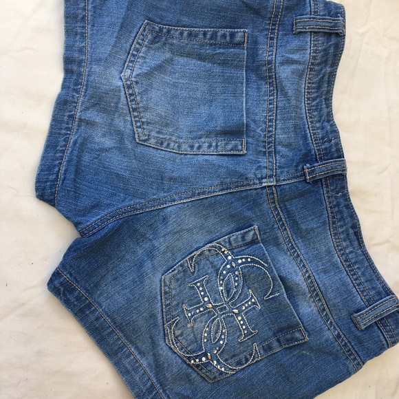 2000s/90s GUESS booty shorts - Picture 4 of 4